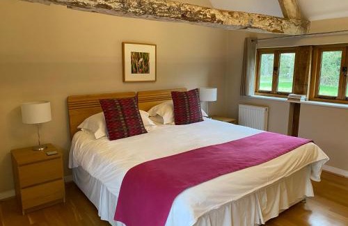 Henley-in-Arden Apartment | Hidden cottages Two lovely 1 bed cottages in peaceful surroundings, 1 with log burner