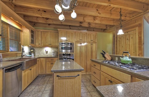 Blanche Manor Ranch Cabin | Hidden Creek | Trail to Creek | Hot Tub | Pool Table