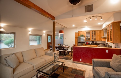 Desert View Village House | Hidden Desert- Custom Home Desert Views, 5 min to Food/Shop