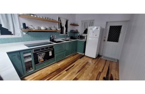 Old Trees Bay House | Hidden exquisite homenCharming 2-bedroom,2 bathroom home in nice Derricks