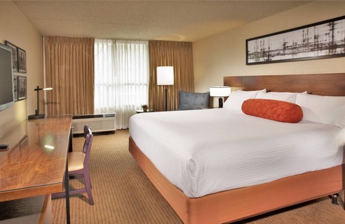 Wilburton House | Hidden Gem! 2 Pet-friendly Units, Free Parking, Pool, Near Bellevue Square