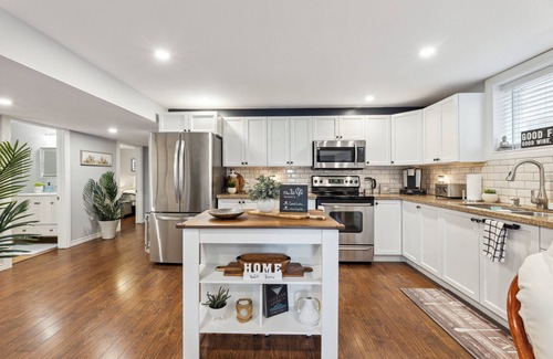 Bowmanville House | Hidden Gem 2BR with AC🌺