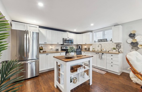 Bowmanville House | Hidden Gem 2BR with AC🌺