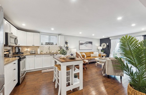 Bowmanville House | Hidden Gem 2BR with AC🌺