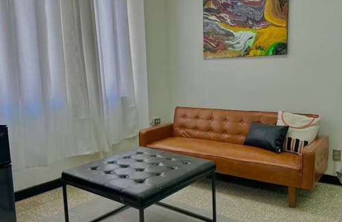 Amon Apartment | Hidden Gem Apt. in Heart of DT