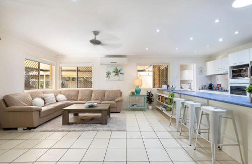 Mudjimba House | Hidden Gem at Mudjimba - Walk to Cafes & Surf Beach