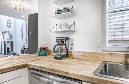 Central West End Apartment | Hidden Gem | JZ Vacation Rentals