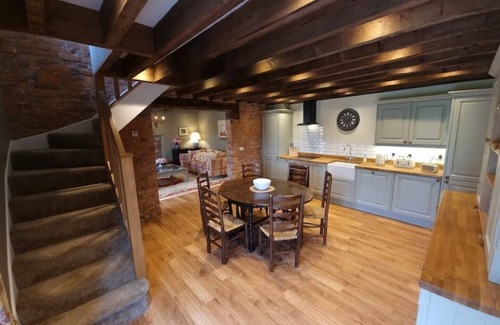 Cheshire West and Chester Cottage | "Hidden gem". Luxury rural retreat, close to Chester city, and many attractions.