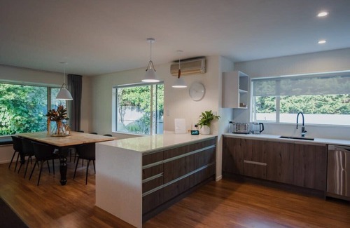 Halswell House | Hidden Gem of Christchurch - Sleeps 13