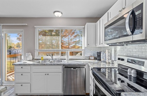 St. Peters House | Hidden Gem on Hillview * 4BD * Games * Good Vibes