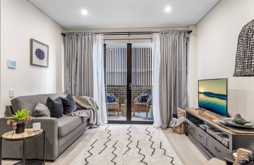 Wollongong CBD Apartment | Hidden Gem on Loftus