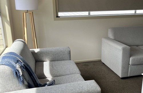 Waitara House | Hidden Gem on the hill - Beautiful modern unit suitable for families. n