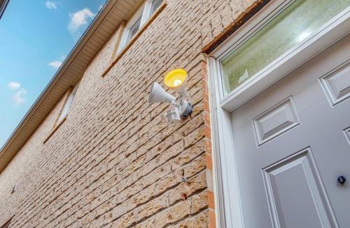Halton Regional Municipality Apartment | Hidden Gem: Spacious Basement