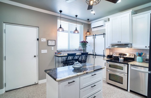 Amarillo House | Hidden Hideaway with a View (Close to I-40/City) - Safe & Away from the Hotels