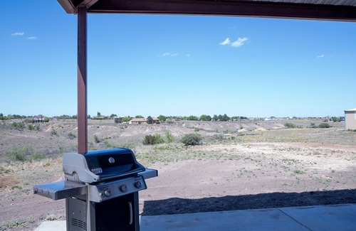 Amarillo House | Hidden Hideaway with a View (Close to I-40/City) - Safe & Away from the Hotels