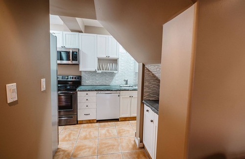 Drumheller Apartment | ⭐ Hidden Hollow Suite | DOWNTOWN ⭐