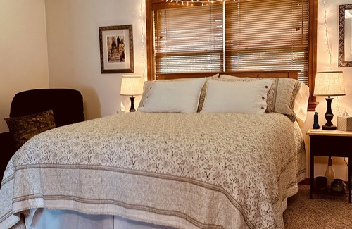 Poulsbo Bed & Breakfast | Hidden Meadows - Quiet, charming, close to shopping, medical and naval bases.