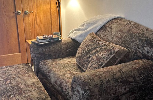 Poulsbo Bed & Breakfast | Hidden Meadows - Quiet, charming, close to shopping, medical and naval bases.