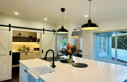 St. Heliers House | Hidden Oasis in Vibrant Beach Suburb. Newly Renovated!