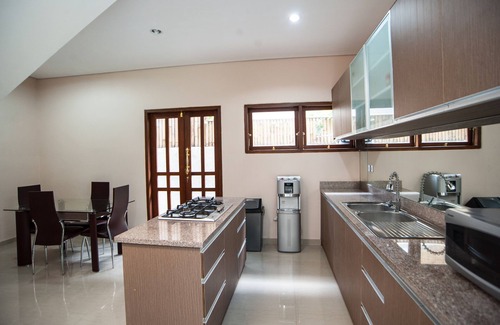 Central Seminyak Villa | Hidden Oasis Villa Seminyak, 4bedrooms, 4bath, available 25th to 29th December