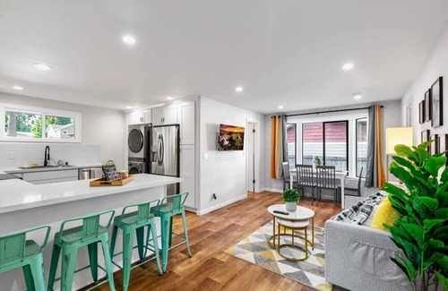 Hillwood House | Hidden Renovated Garden Cottage Near Costco, I99