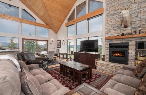 Tabernash House | Hidden River Ranch private hot tub, rustic private location