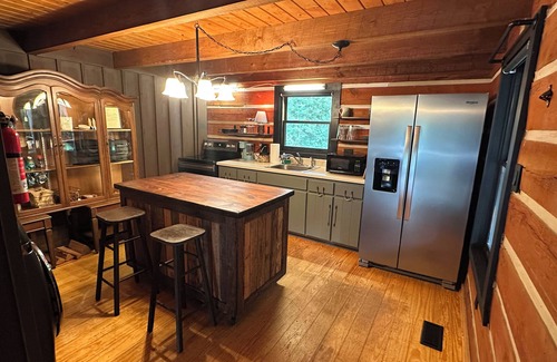 Keysville Cabin | Hidden Rustic Retreat Cabin Getaway - a Wildlands Collection property