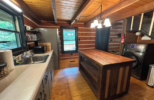 Keysville Cabin | Hidden Rustic Retreat Cabin Getaway - a Wildlands Collection property
