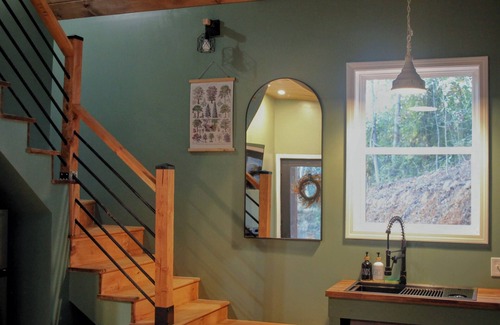 Mount Berry Cottage | Hidden Springs Cottage, Rome, GA, King Loft Bedroom, Private Lake Access