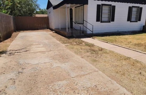 Lubbock House | Hidden Tech Beauty - extremely close to TTU