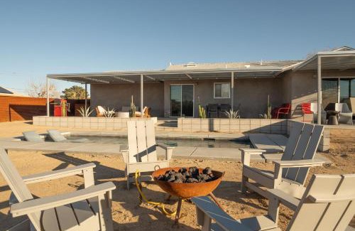 Joshua Tree House | Hidden Valley Cottage - Modern Home in JT Hot Tub