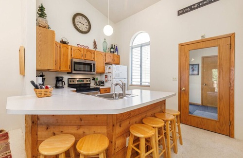 Hidden Valley Condo | Hidden Valley Summit, Slope side with a view