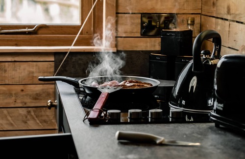 Woodham Ferrers Cabin | Hideaway 2 - Rural cabin with Hot tub