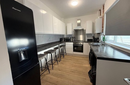 Bridgend House | Hideaway 4-Bed House in Bridgend"