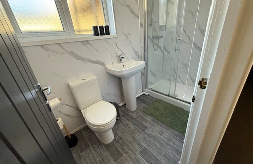 Bridgend House | Hideaway 4-Bed House in Bridgend"