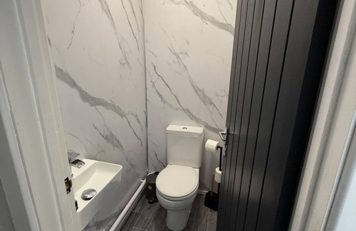 Bridgend House | Hideaway 4-Bed House in Bridgend"