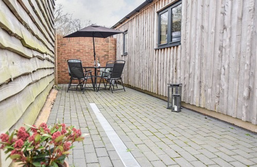 Raymonds Hill Cottage | HIDEAWAY AT COOMB BANK FARM, pet friendly in Raymond's Hill