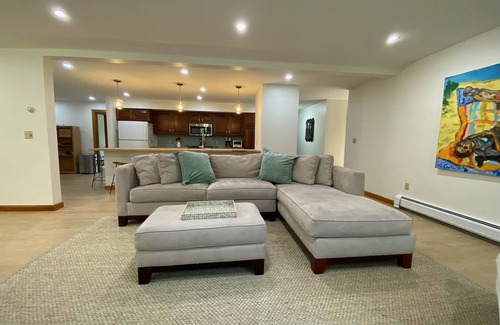 Lagoon Heights House | Hideaway At Meadow View Farm/Private Tennis Courts with Spacious Bedrooms