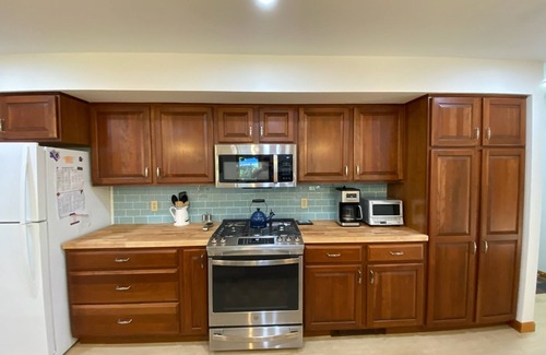 Lagoon Heights House | Hideaway At Meadow View Farm/Private Tennis Courts with Spacious Bedrooms