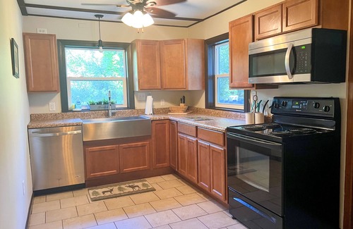 Salem Lakes Cottage | Hideaway at the Ponderosa- 3bd, 1Ba Country Cottage