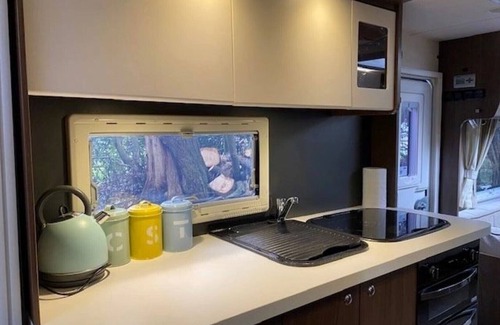 Darwin House | Hideaway Caravan Sleeps 2