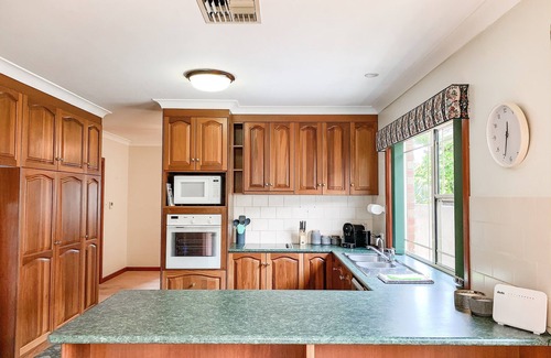 Mount Gambier Cottage | Hideaway Cottage.Walk Everywhere.500m To Main St