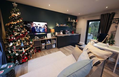 Larne Apartment | Hideaway near Gleno Waterfall