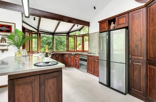 Earlville House | Hideaway Treehouse A Secluded Rainforest Retreat