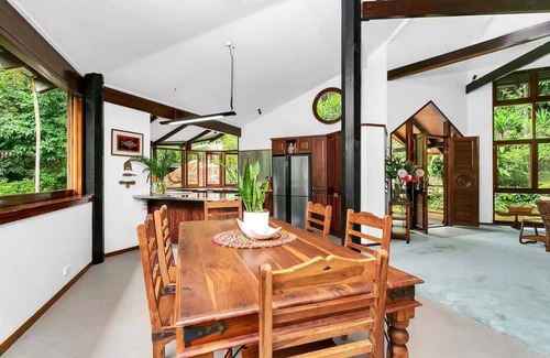Earlville House | Hideaway Treehouse A Secluded Rainforest Retreat