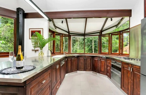 Earlville House | Hideaway Treehouse A Secluded Rainforest Retreat