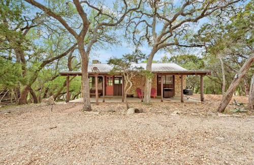 Wimberley House | Hideout Cabin - private retreat just 15 mins from Wimberley!