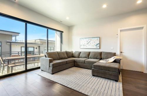 Hideout House | Hideout Haven Luxe Retreat with Lake View and Hot Tub