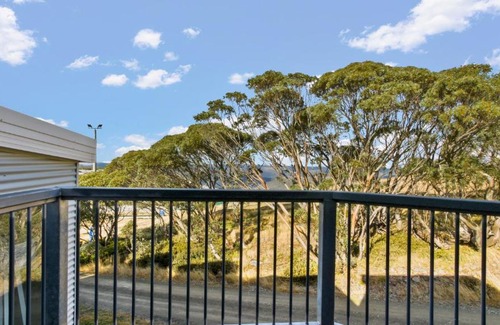 Hotham Heights Apartment | Higgi Drive 4