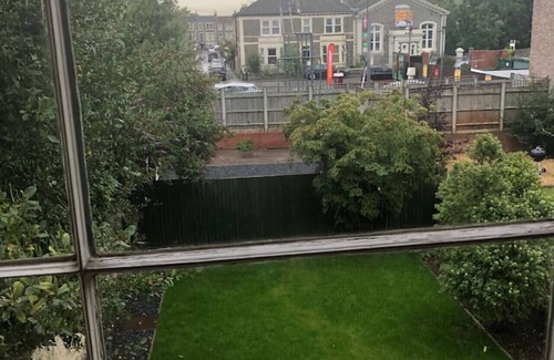 Cotham House | higgihaus 7 Bed Sleeps up to 18 Big Groups